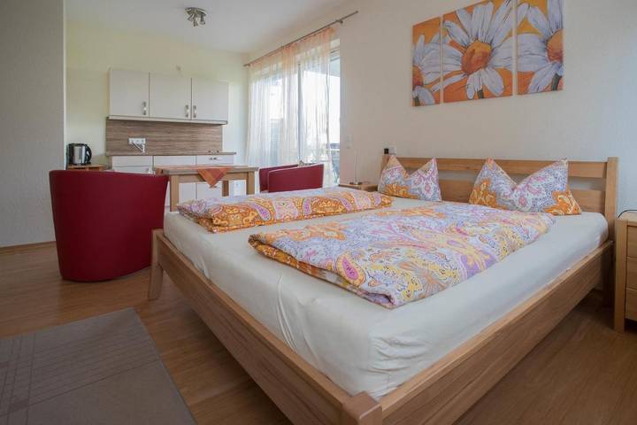Ferienwohnung für 2 Personen, mit Balkon und Terrasse sowie Ausblick in Bad Buchau - 4