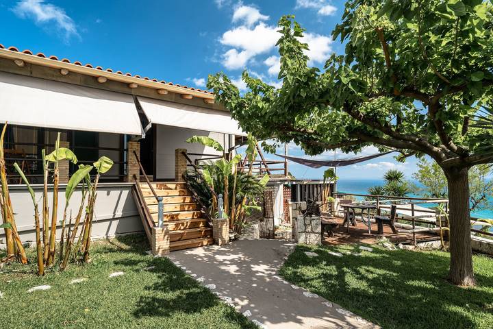 Villa για 4 άτομα, με Μπαλκόνι και Μπανιέρα υδρομασάζ καθώς και Κήπο και Σάουνα
