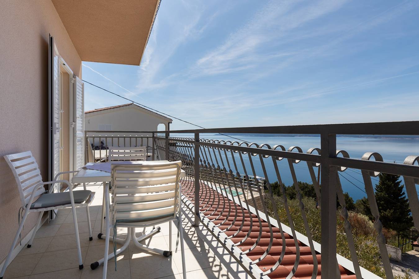 Entire apartment, Three bedroom apartment with balcony and sea view Mimice, Omiš A-2805-b in Mimice, Omiš-Riviera