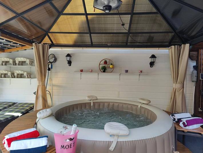 Gîte pour 8 personnes, avec Balcon et Jacuzzi ainsi que Terrasse et Sauna à Dommartin-lès-Remiremont - 2