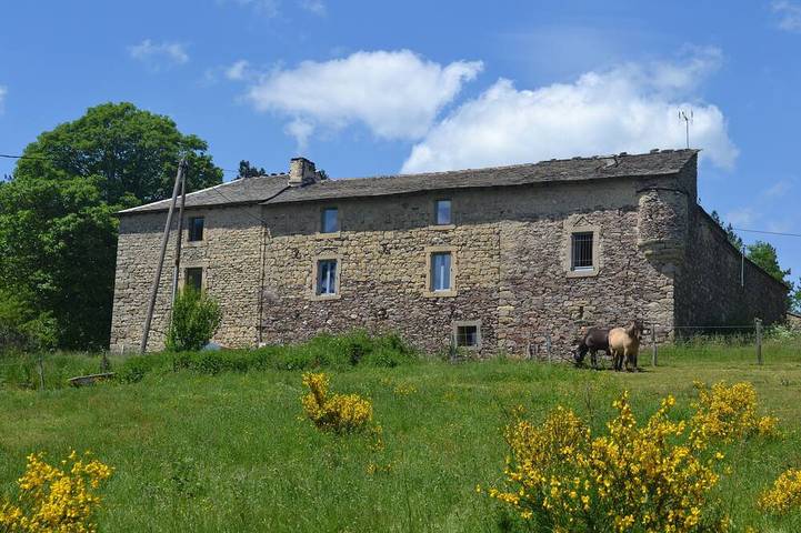 Location de vacances pour 6 personnes, avec Jacuzzi ainsi que Terrasse et Jardin à Barre-des-Cévennes