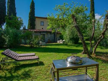 Location de vacances pour 3 personnes, avec jardin et vue à Scandicci
