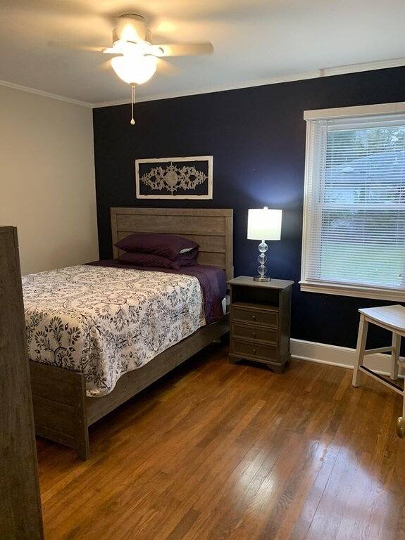 Charming house with a large fenced lot in a central location in Beaufort, Parris Island