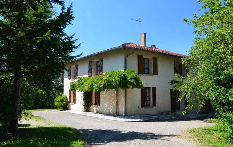 Gîte pour 12 personnes, avec Terrasse et Jardin à Montdurausse