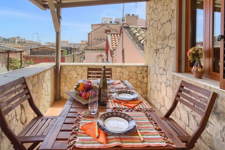 Ferienwohnung für 5 Personen, mit Balkon in Cagliari