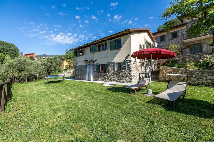 Family Friendly Rosa House Amazing View in Barga, Parco Regionale delle Alpi Apuane