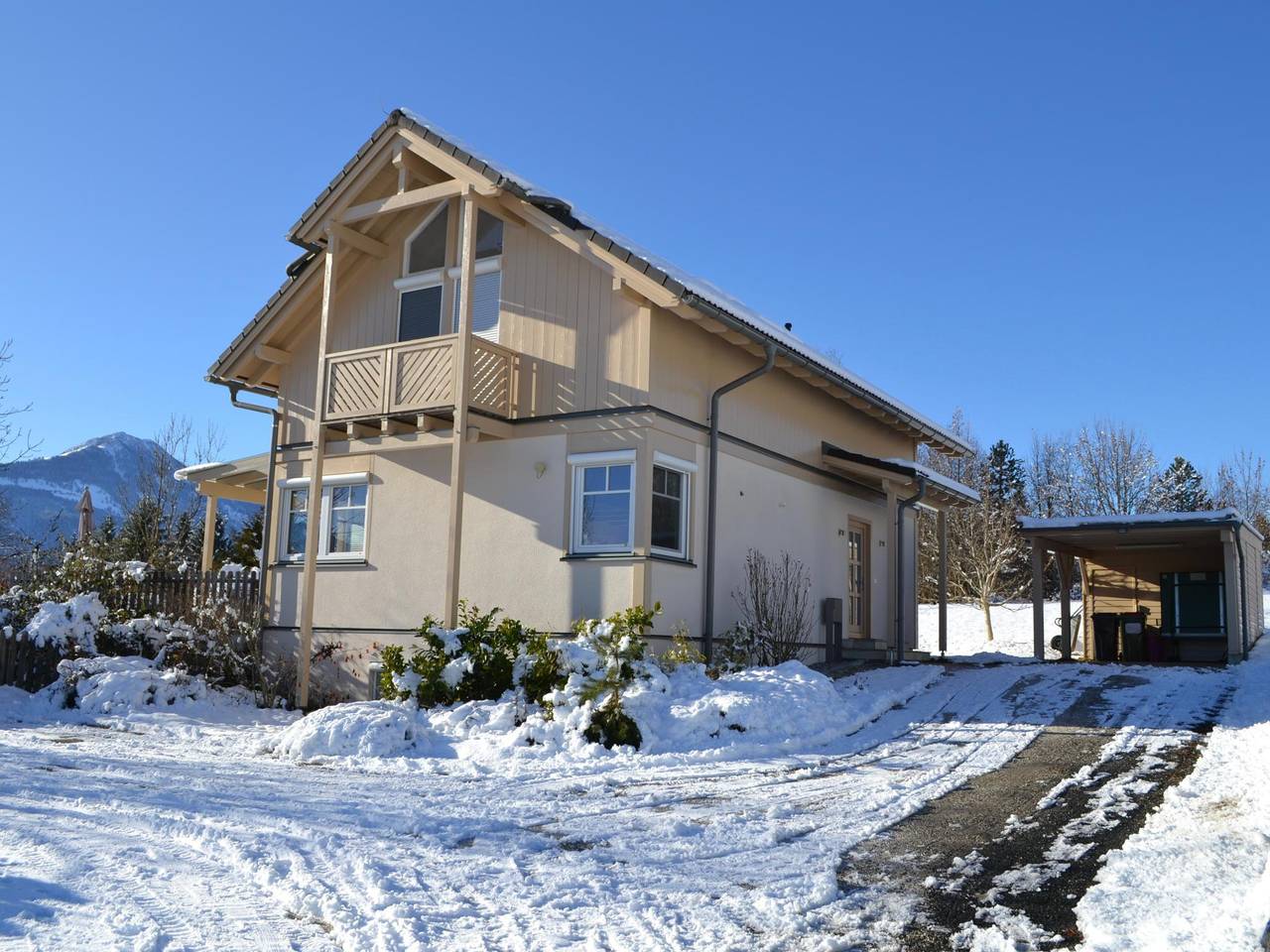 Landhaus umgeben von Bergen und Skigebieten in Nötsch im Gailtal, Gailtal