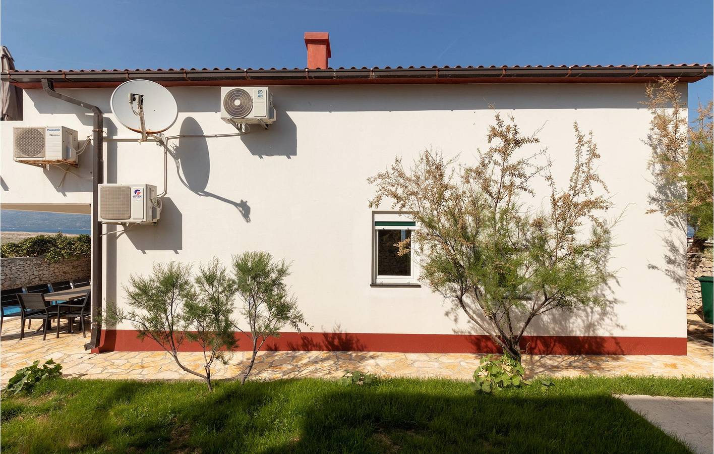 Gemütliche 2-Zimmer-Wohnung in der Nähe der Küste und des Stadtzentrums mit Pool und Parkplatz in Razanac, Zadar