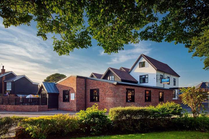 Holiday rental for 2 people, with view and garden as well as terrace in Colchester