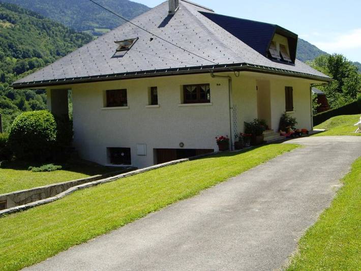 Chambre d’hôte pour 4 personnes, avec Terrasse ainsi que Jardin et Vue à Thénésol