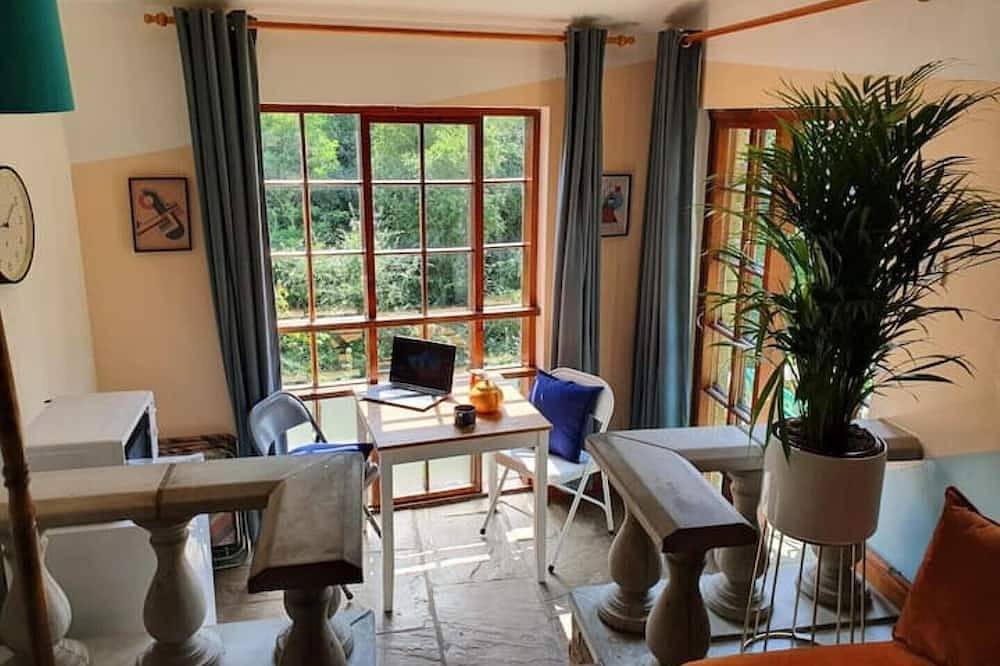Entire apartment, Quirky and quaint beckside cottage situated in smugglers village (pet friendly). in Robin Hood's Bay, North York Moors National Park