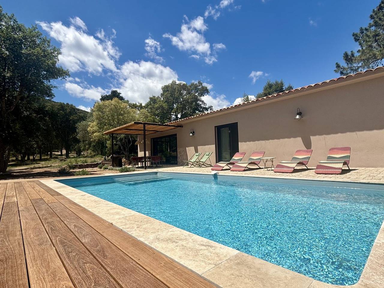 Villa neuve avec piscine, 400 m plage de la pinède à Pinarello in Pinarellu, Zonza