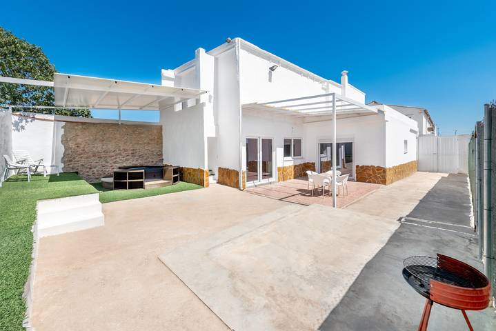 Ferienhaus für 14 Personen, mit Garten und Whirlpool - 1