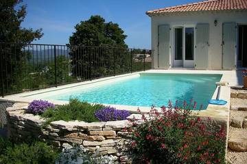 Cottage pour 5 personnes, avec jardin et terrasse à Barjac