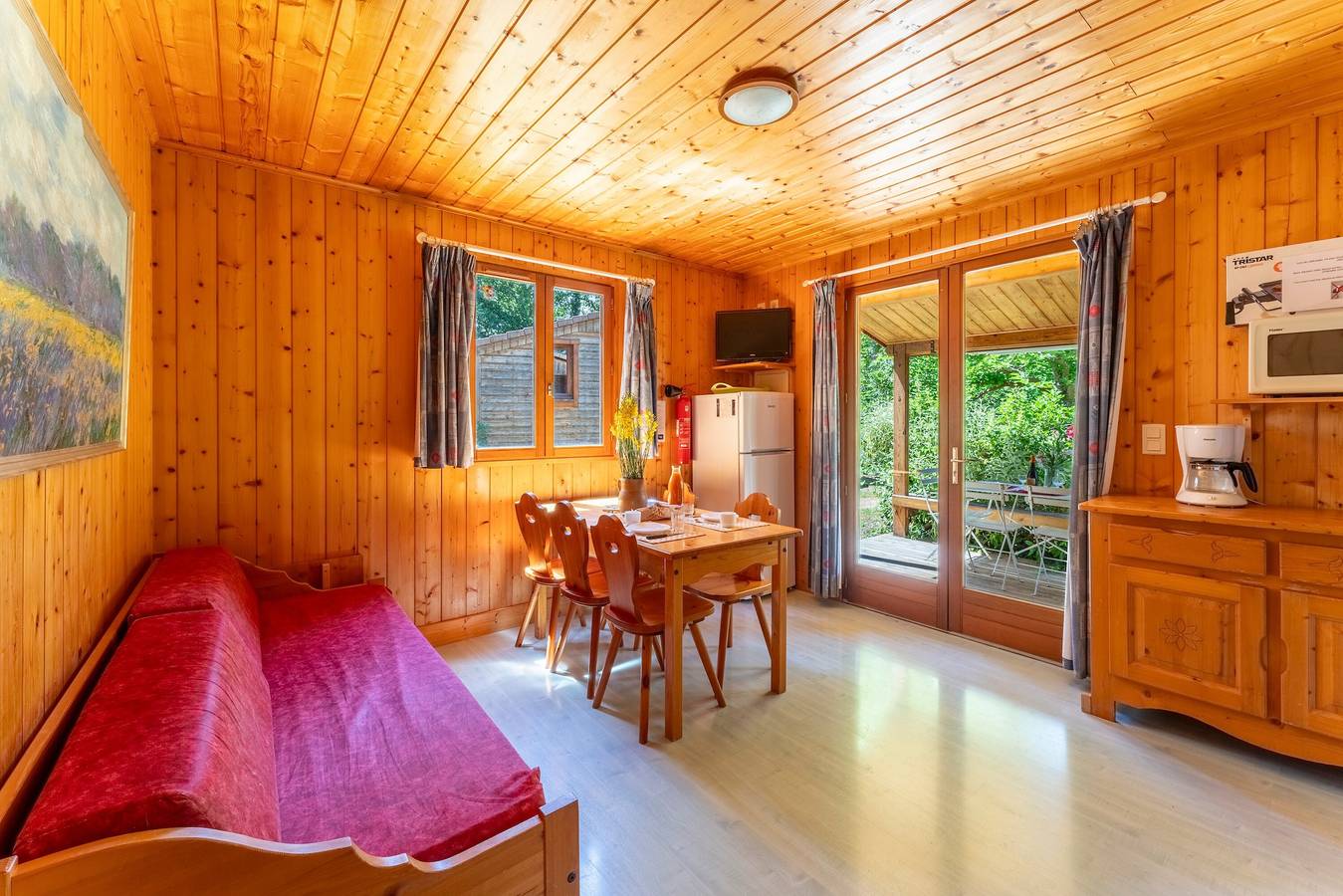 Chalet 'Gite Romarin' mit Gemeinschaftspool, privater Terrasse und Wlan in Mirabel-aux-Baronnies, Nyons und Umgebung