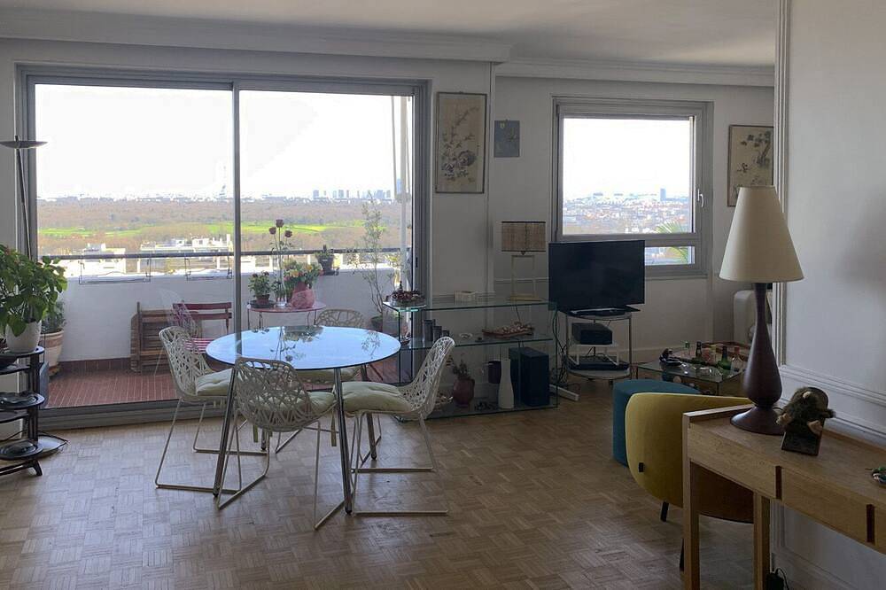 Apartamento entero, Bel Appartement- Terrasse. Vue Exceptionnelle Paris à 15 mn Train, Tram, bus in Saint-Cloud, Altos del Sena