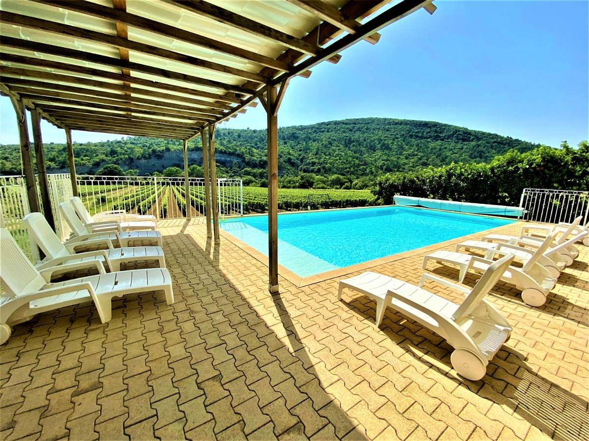 Gîte 12-14p, 5ch, 3sdb, piscine chauffée en saison, terrain de pétanque et jeux extérieurs extérieurs in Alba-la-Romaine, Privas (arrondissement)