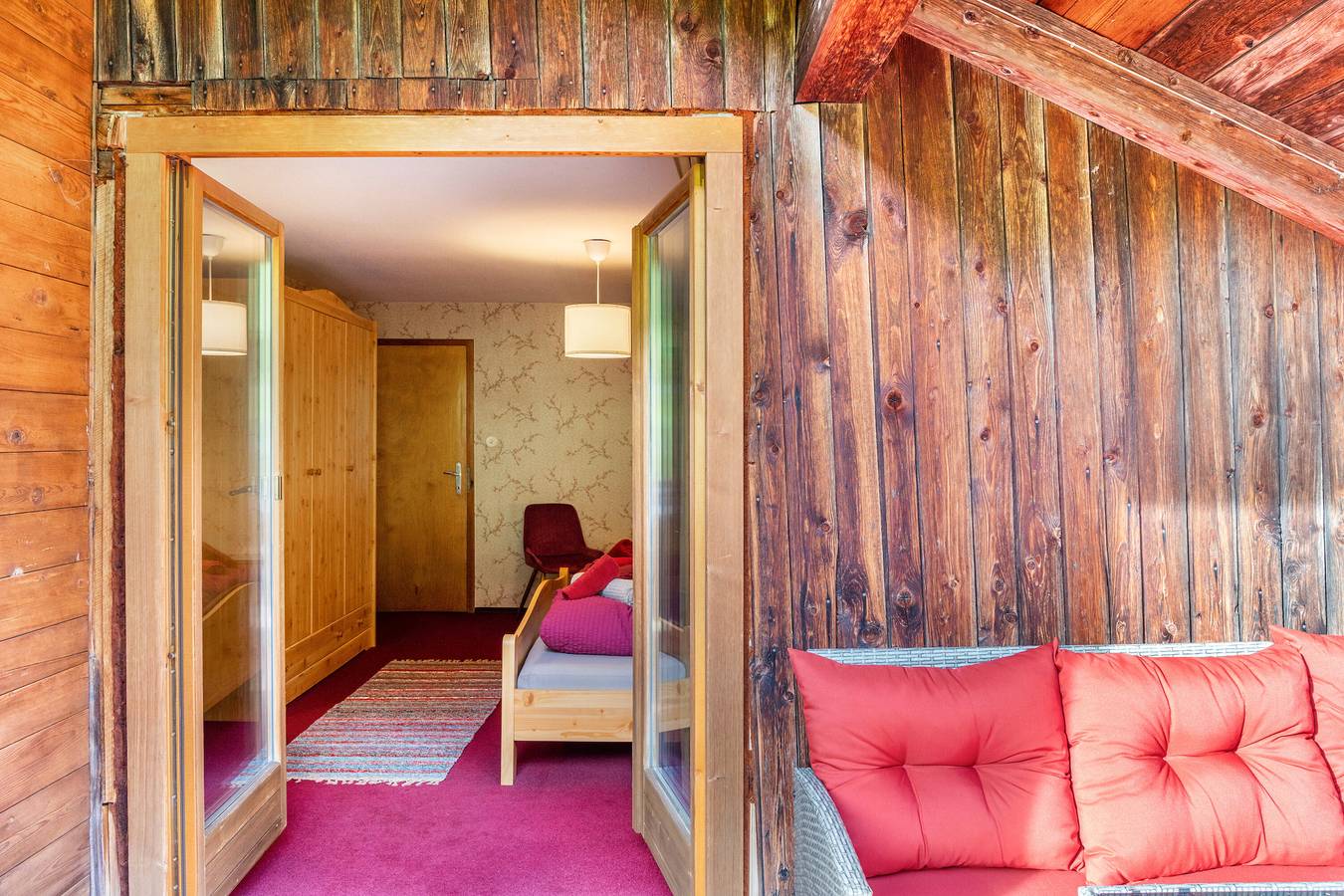 Zimmer '14' mit Bergblick, privater Terrasse und Wlan in Hainzenberg, Zillertaler Alpen