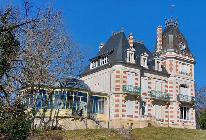 Location de vacances pour 10 personnes, avec Balcon et Terrasse ainsi que Jardin et Vue à Saint-Honoré-les-Bains