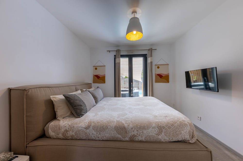 Entire apartment, Luxury apartment, private spa & heated pool in Roquefort-les-Pins, Cannes region