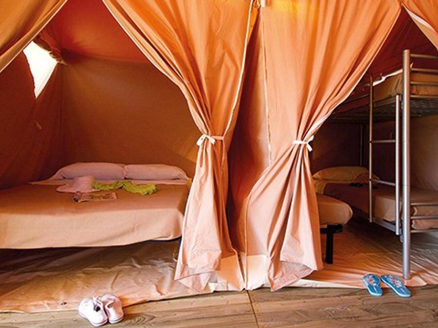 Camping La Côte Sauvage  - Tienda de campaña 4 personas - Tienda Explorer | 2 Dormitorios | 4 Pers. | Sin baño in Saint-Clément-des-Baleines, Isla de Ré
