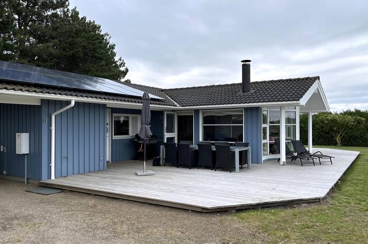 Ferieudlejning for 6 personer, med Jacuzzi og Terrasse såvel som Have og Sauna i Stillinge Strand