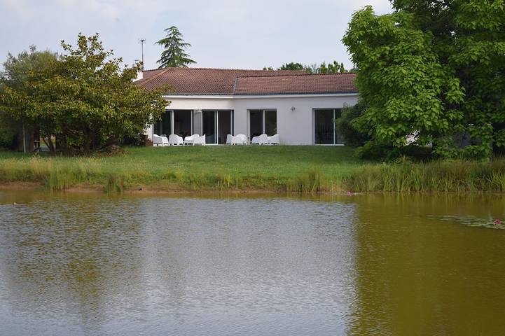 Location de vacances pour 10 personnes, avec jardin à Saint-Lumine-de-Clisson