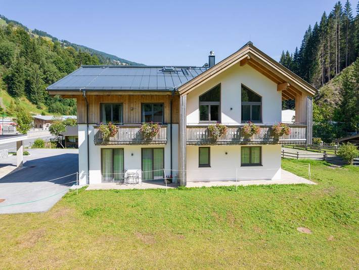 Ferienhaus für 10 Personen, mit Balkon und Terrasse sowie Sauna in Saalbach-Hinterglemm-Leogang