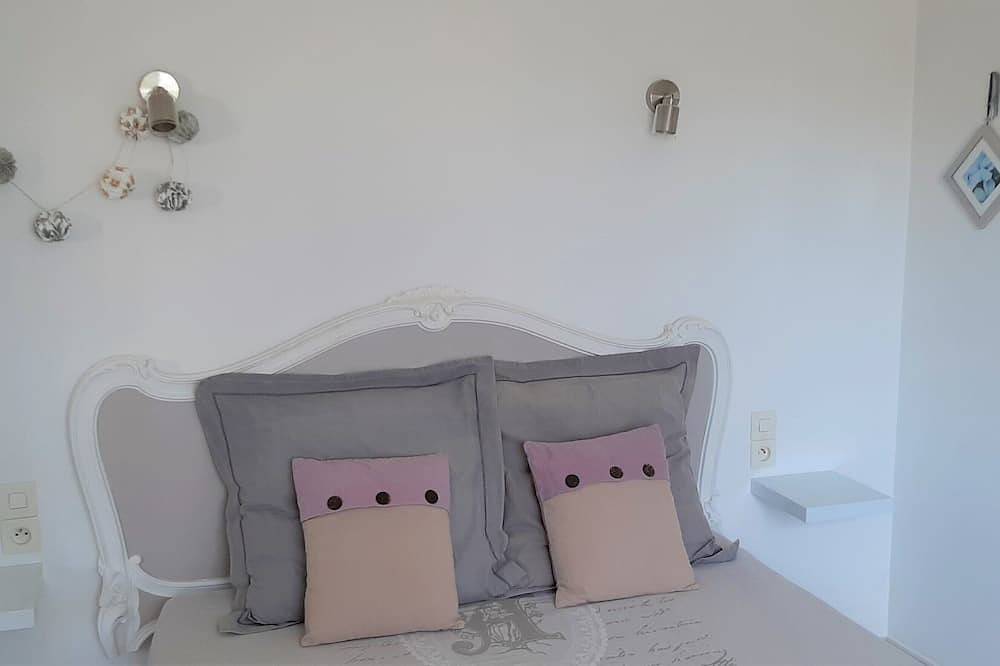 Entire apartment, Appartement Indépendant Avec sa Terrasse, Entre mer et Montagne in Vence, Cannes region