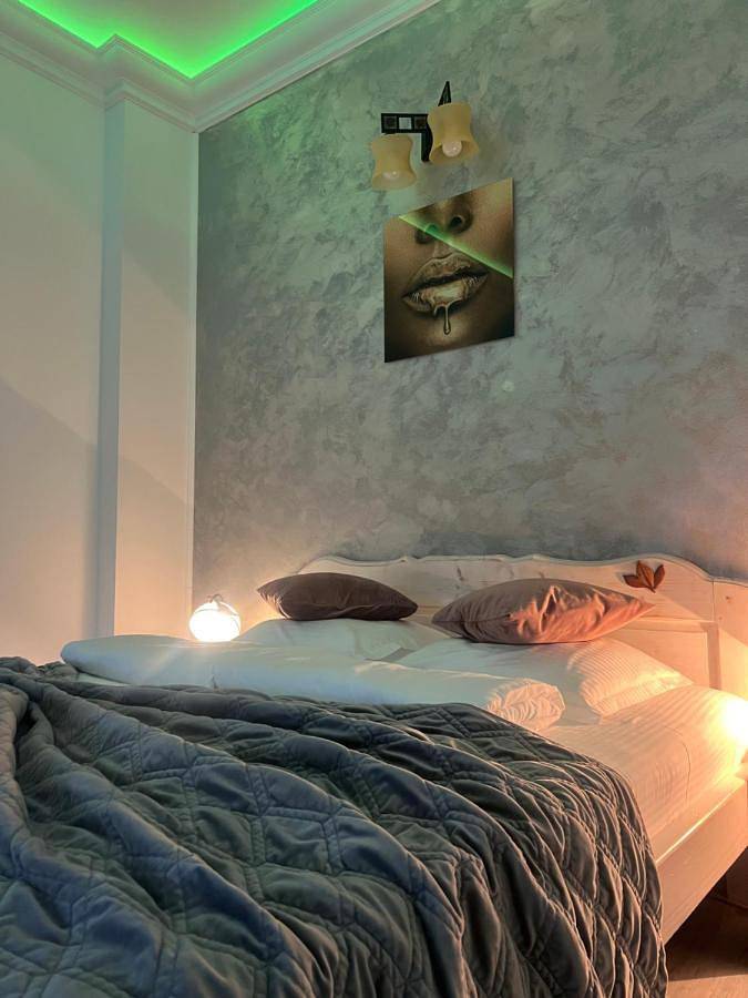 Gîte pour 2 personnes, avec Balcon et Terrasse ainsi que Jardin et Vue à Sinaia