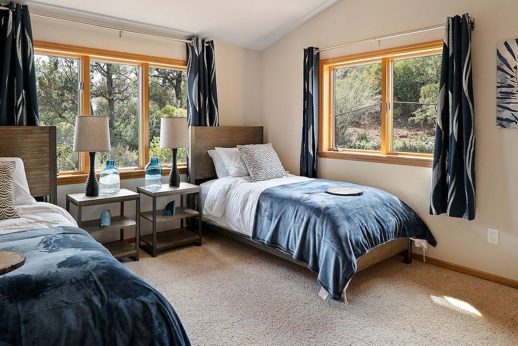 Luxury Cabin on the Creek with Red Rocks View in Sedona, Oak Creek Canyon