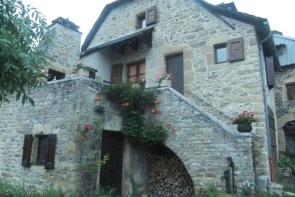 Maison indépendante cadre champêtre au pied de l'Aubrac, dans la vallée du lot in Saint-Côme-d'Olt, Parc naturel régional de l'Aubrac