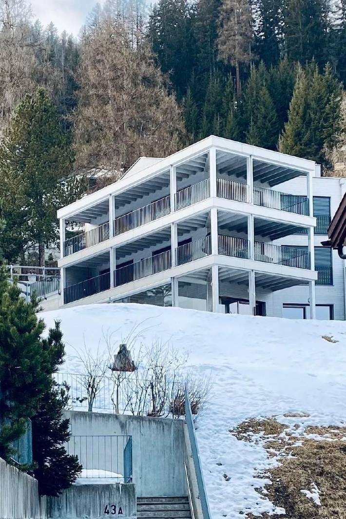 Gîte pour 4 personnes, avec jardin à Davos