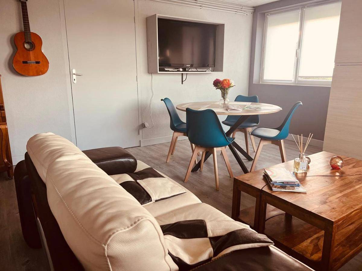 Appartement entier, One-Bedroom Apartment in Nonette, Région de Besse-et-Saint-Anastaise