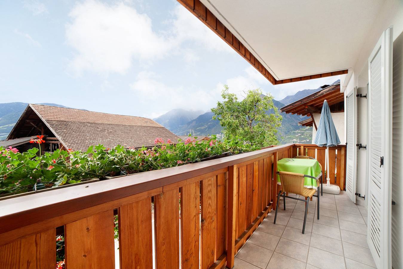 Ganze Wohnung, Ferienwohnung "Mosttragerhof 2" mit Bergblick, Gemeinschaftspool und Wlan in St. Georgen (Schenna), Schenna