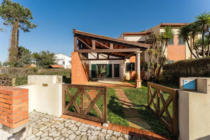 Casa rural para 6 personas, con jardín además de jacuzzi y terraza en Mira