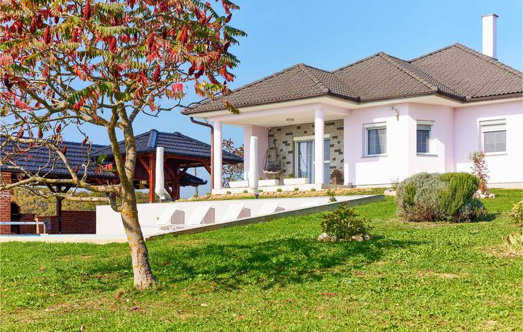 Gemütliche 2-Zimmer-Wohnung mit Pool, Terrasse und Grill in Koprivnica-Krizevci
