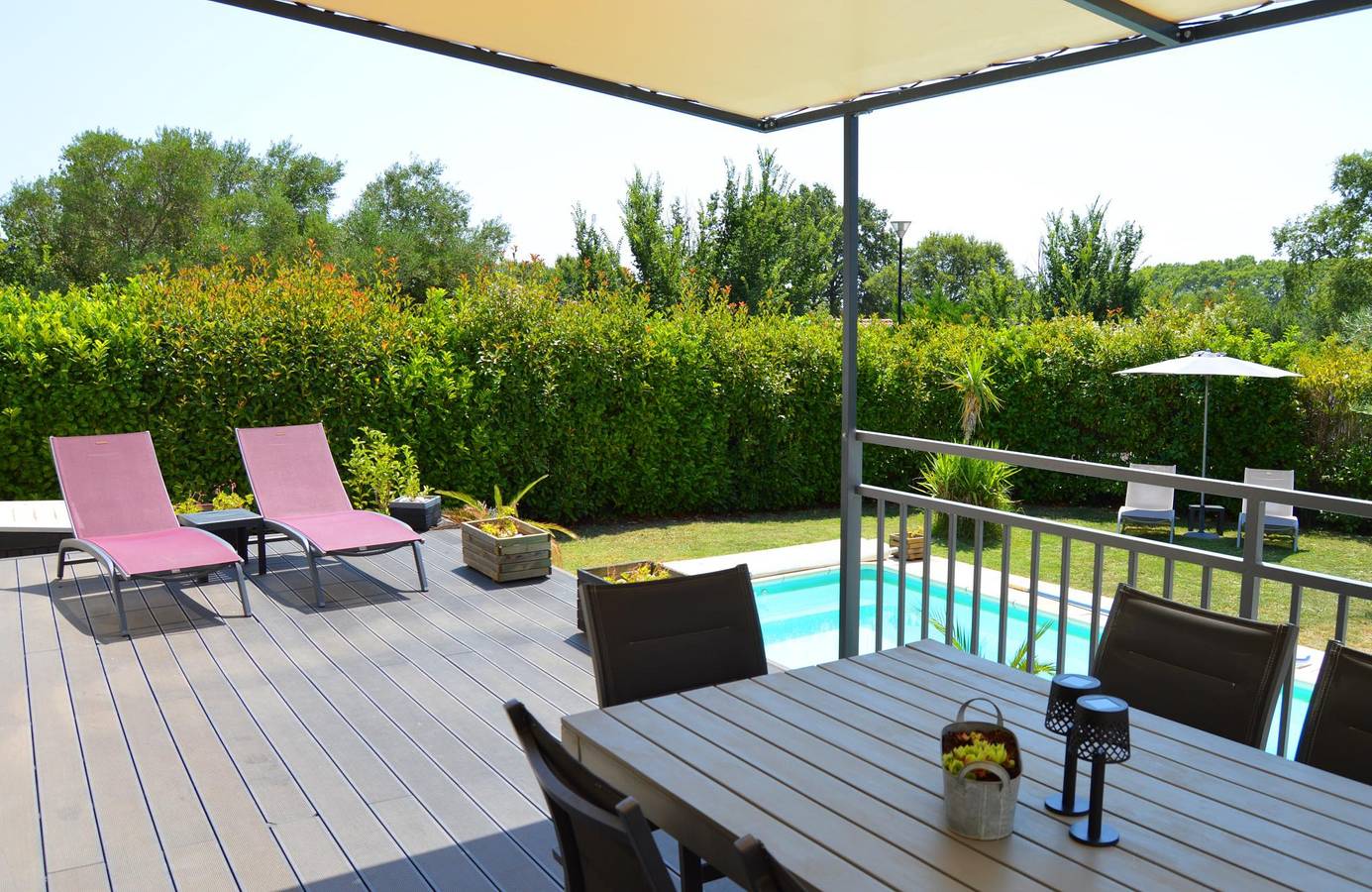 Le fil rouge in Arpaillargues-et-Aureillac, Région de Nîmes