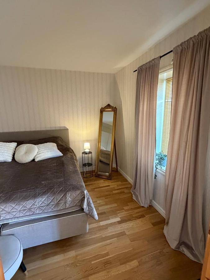 Lägenhet för 3 Personer, med Balkong samt Terass och Trädgård i Lindesberg