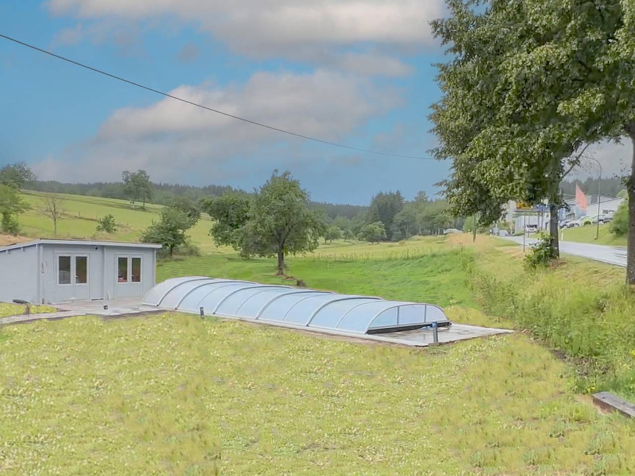Ganze Wohnung, Erdgeschosswohnung mit Luxusbett und Terrasse
 in Meisburg, Vulkaneifel