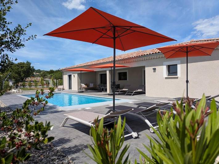 Villa per 8 persone, con Terrazza e Giardino nonché Piscina e Panorama a Joyeuse