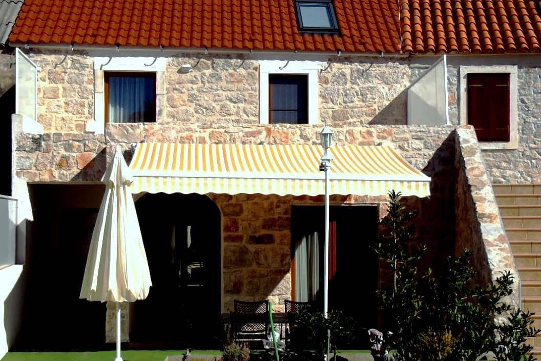 2-Zimmer-Haus mit Terrasse und Meerblick Krapanj, Sibenik K-24166 in Krapanj, Brodarica