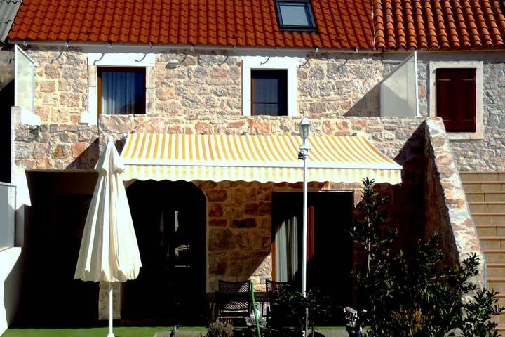 Ferienhaus für 4 Personen, mit Balkon/Terrasse in Grad Šibenik