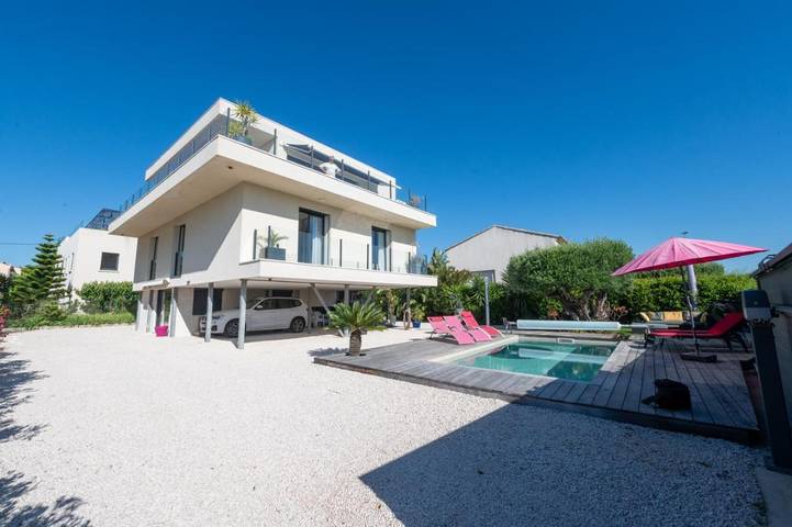 Location de vacances pour 10 personnes, avec piscine ainsi que jardin et vue dans Plage Miramar - 2