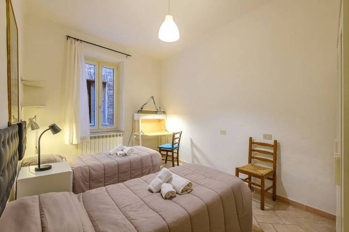 Apartamento entero, GuestHost - A comfortable 64 square meters apartment, perfect for three people, located on the ground floor of a historic building with a private entrance.The property is located in the heart of Urbino's historic center (limited traffic zone). It also en in Urbino, Valle del Metauro