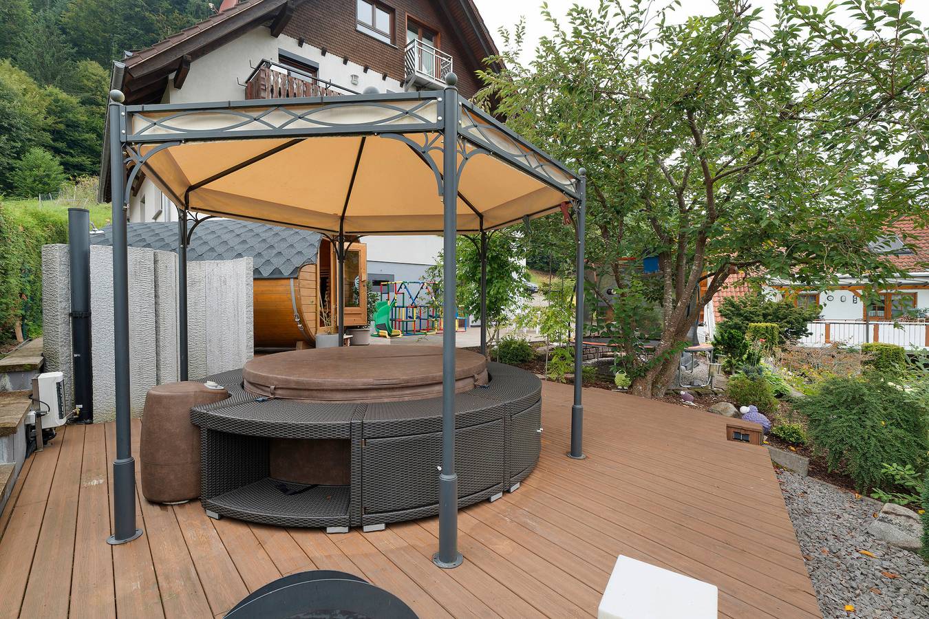 Ganze Wohnung, Ferienwohnung 'Höfleblick' mit exzellentem Blick aufs Höfle, privatem Balkon und Wi-Fi in Oppenau, Mittlerer Schwarzwald