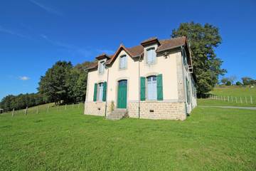 Gîte pour 12 personnes, avec jardin à Saint-Julien-le-Petit