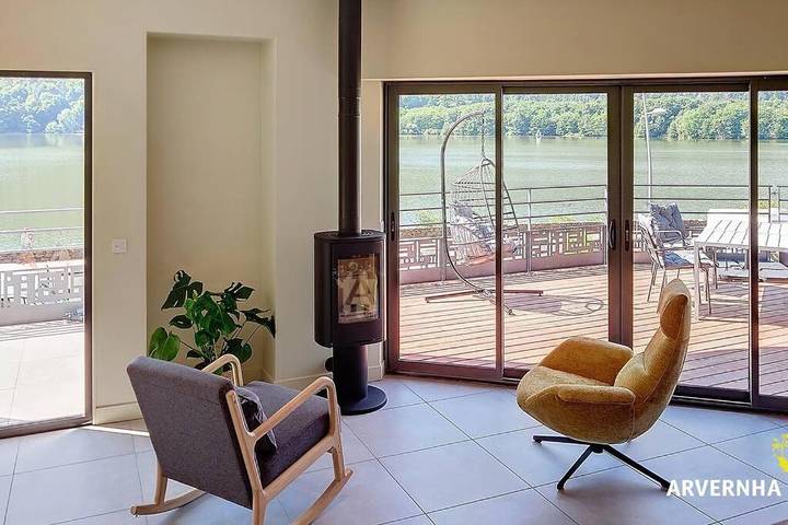 Location de vacances pour 4 personnes, avec terrasse et jacuzzi dans Lac Chambon - 4