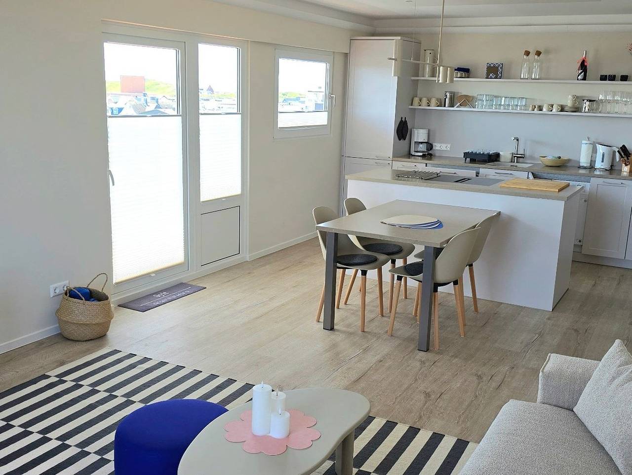 Ganze Wohnung, Moderne Ferienwohnung mit Balkon und privatem Parkplatz in Westerland (zentral) in Westerland, Sylt (Gemeinde)