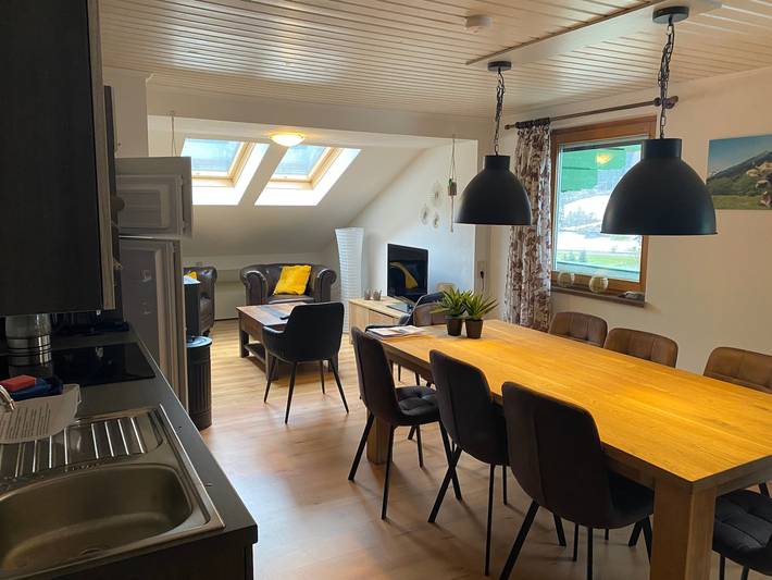 Ferienwohnung für 8 Personen, mit Balkon und Garten, kinderfreundlich in Stall